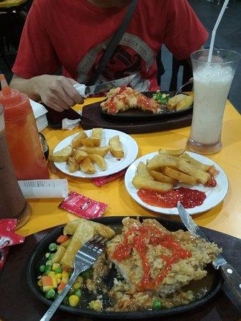 Waroeng Steak & Shake Tebet